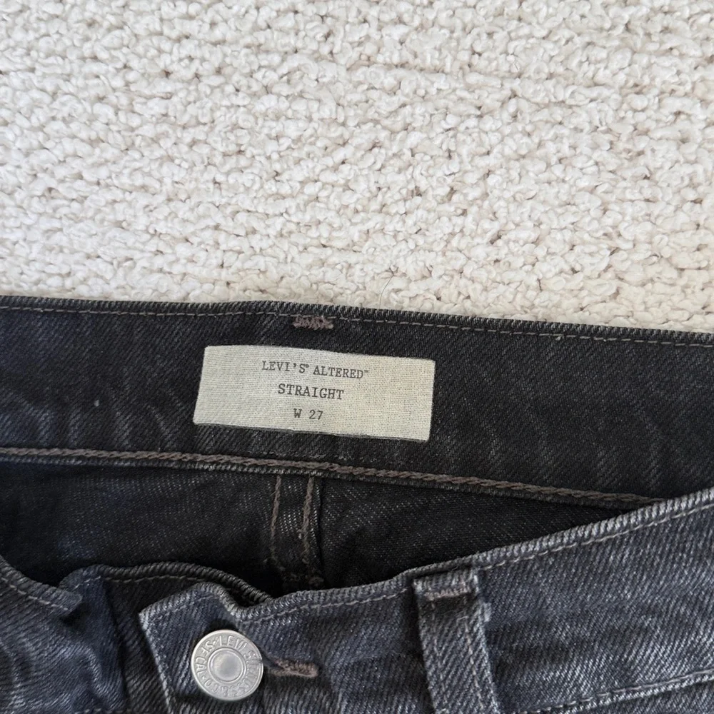 Levi's REVOLVE Altered Straight Leg Black Jeans Distressed Size 27 - Picture 5 of 14